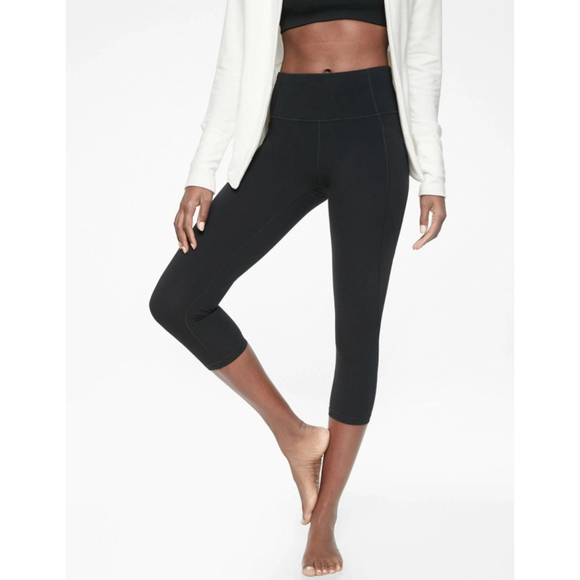 Women's Athleta Salutation Stash Pocket Capri M Black - Picture 2 of 10